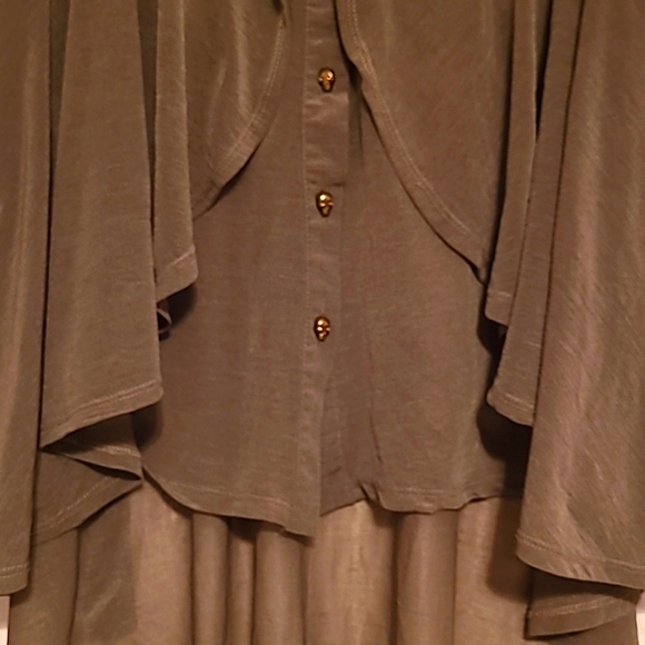 Rue 21 olive green tiered look button front blouse with skull buttons L - Picture 4 of 6